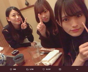 上西恵、小笠原茉由、山本彩（画像は『山本彩　2018年11月12日付Twitter「チーム卒業生」』のスクリーンショット）