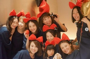 9人全員がキキに！（画像は『佐々木希　2018年10月31日付Instagram「あきちゃんのhappy birthday ＆ happy Halloween」』のスクリーンショット）