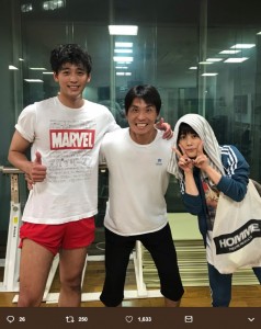 仲田コーチのもとトレーニングを終えた竹内涼真と高畑充希（画像は『ken nakata　2018年10月11日付Twitter「今日は、麦野夫妻のトレーニングでした。」』のスクリーンショット）