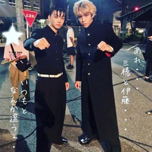 伊藤真司（伊藤健太郎）と三橋貴志（賀来賢人）（画像は『【公式】今日から俺は!!激写!!　2018年12月2日付Instagram「今日の8話から最終回まで怒涛の ＃みぞズン 展開をお見逃しなく!!」』のスクリーンショット）