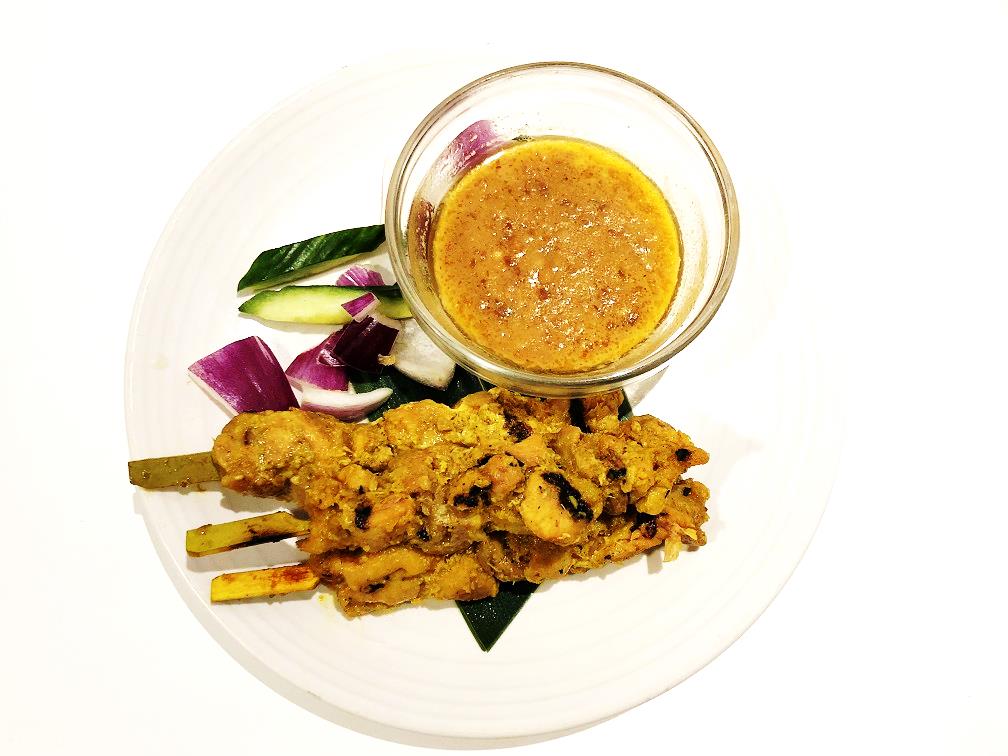 『チキンサテ　Chicken satay』（6.5ポンド＝約910円）