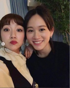 高橋みなみと前田敦子「あつみな」ショットにファン歓喜（画像は『前田敦子　2019年1月26日付Instagram「幸せな場所には幸せが沢山集まりますね」』のスクリーンショット）