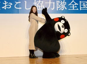 熊本つながりのスザンヌとくまモン