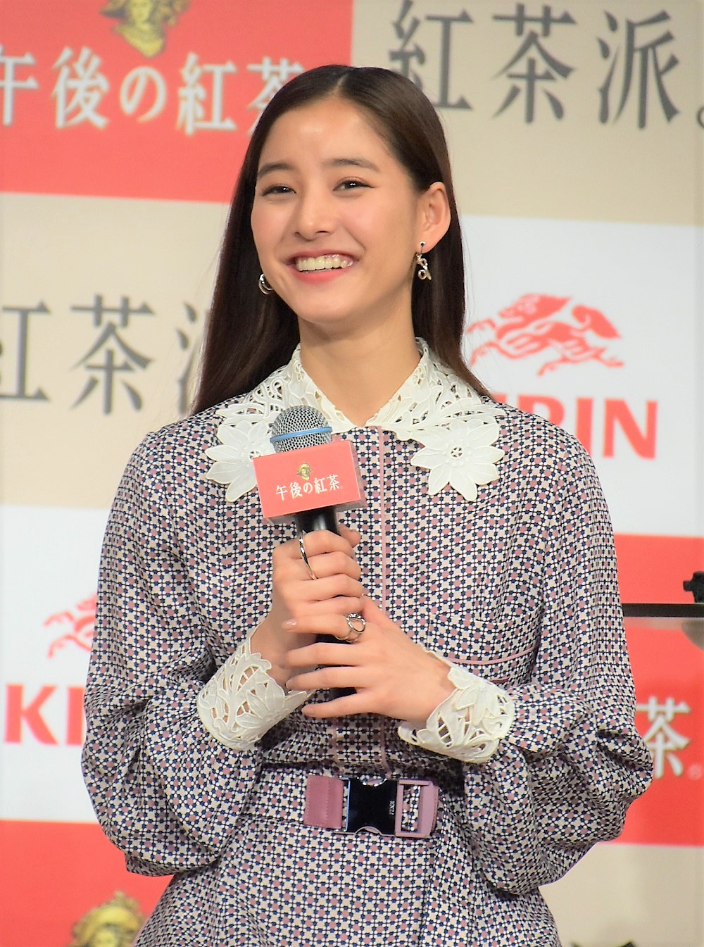 笑顔の新木優子