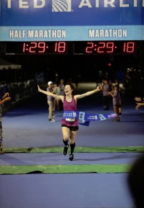 女子ハーフマラソン優勝・好士理恵子さん　（C）ユナイテッド・グアムマラソン