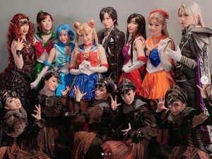 ニューヨーク公演を終えた『“Pretty Guardian Sailor Moon” The Super Live』のキャスト陣（画像は『松崎カンナ　2019年4月2日付Instagram「“Pretty Guardian Sailor Moon” The Super Liveワシントン公演、ニューヨーク公演 本当にありがとうございました」』のスクリーンショット）