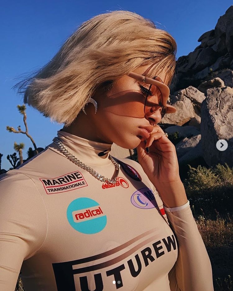 「ショートボブにしちゃった」とローラ（画像は『ROLA　2019年4月26日付Instagram「I got a haircut」』のスクリーンショット）