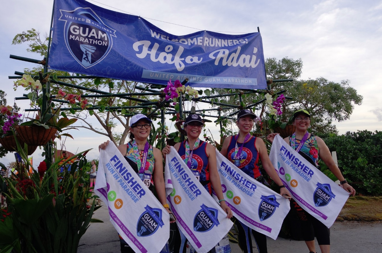 フォトスポットで記念撮影（画像は『Guam Visitors Bureau　2019年4月13日付Facebook「United Guam Marathon 2019」』のスクリーンショット）