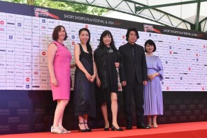 オフィシャルコンペティション公式審査員の安藤桃子監督、中江有里、永瀬正敏、ジーナ・デラバルカ、かたせ梨乃