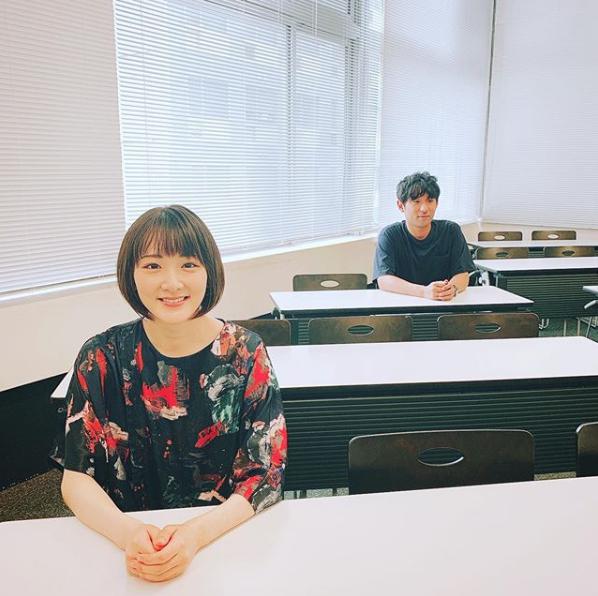 生駒里奈とアルコ＆ピース酒井健太（画像は『酒井健太　2019年6月8日付Instagram「こんな同級生いたら無遅刻無欠席！」』のスクリーンショット）