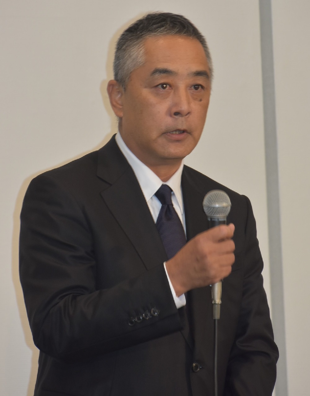 22日の会見での吉本興業・岡本昭彦社長