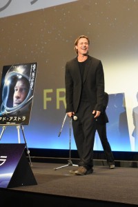 颯爽と舞台挨拶のステージに上がったブラッド・ピット