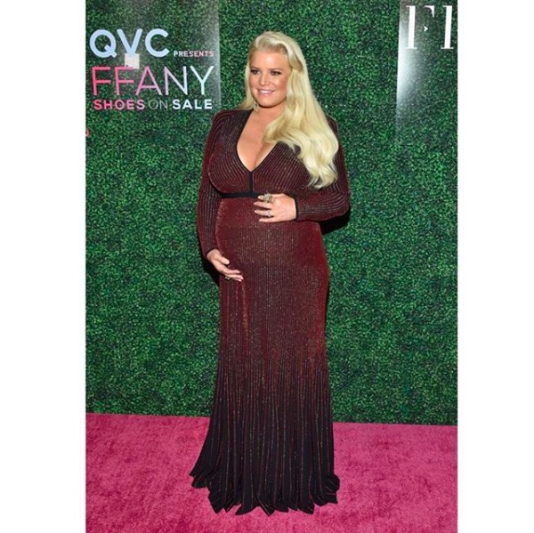 妊娠中はこの貫禄！（画像は『Jessica Simpson　2018年10月12日付Instagram「Little girl and I had a great night at FFANY Shoes on Sale for an amazing cause」』のスクリーンショット）