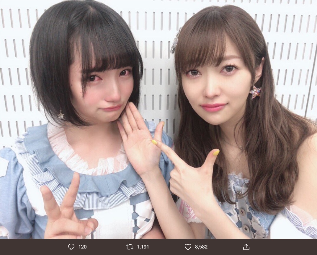 矢作萌夏と指原莉乃（画像は『矢作萌夏　2019年4月28日付Twitter「世界でいちばん可愛い  指原莉乃さん、ご卒業おめでとうございます」』のスクリーンショット）