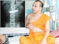 【海外仰天ニュース】身体から釘が出続ける僧侶（タイ）