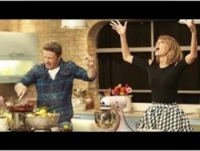 【イタすぎるセレブ達】テイラー・スウィフト、英有名シェフと“Bake It Off”。ベイキング対決!?＜動画あり＞