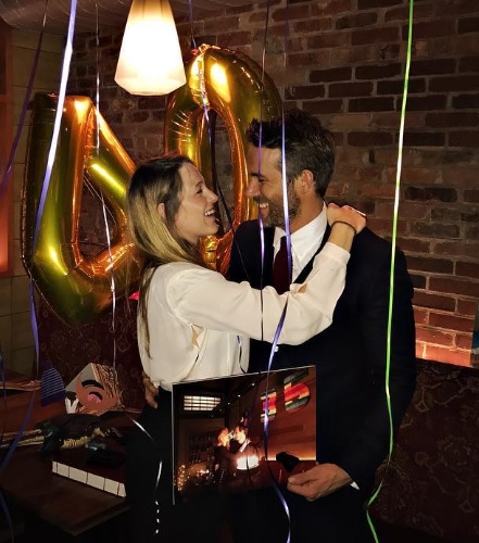 ブレイク＆ライアン、思い出のレストランで「Happy Birthday」（出典：https://www.instagram.com/blakelively）