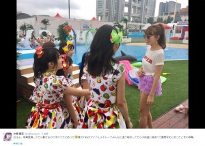 【エンタがビタミン♪】こじはる“子供達に絡まれた”夏の思い出写真を公開　まるで「幼稚園児と海外セレブ」のよう