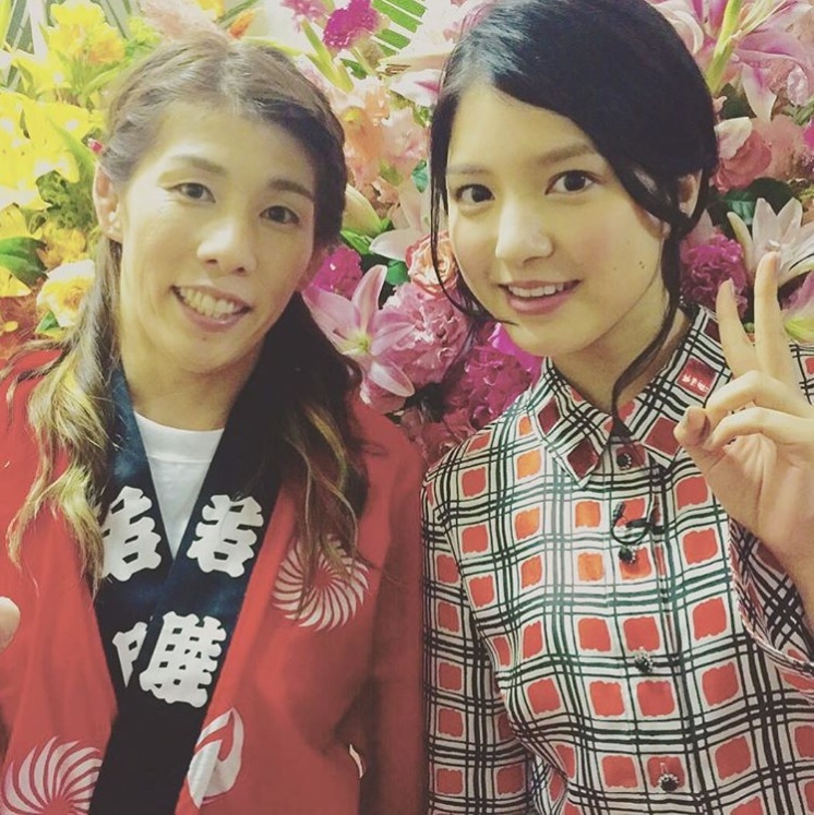 吉田沙保里選手と川島海荷（出典：https://www.instagram.com/umika_kawashima）