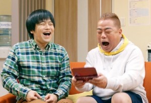 【エンタがビタミン♪】バカリズムと出川哲朗が満面の笑み　ゲーム姿が「少年みたい」