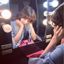 【エンタがビタミン♪】篠田麻里子、“女優ミラー”で居眠り　目覚めては“おやじギャグ”とお疲れの様子