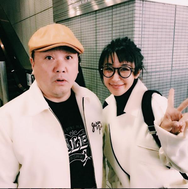 山本圭壱と鈴木紗理奈（出典：https://www.instagram.com/munehirovoice）