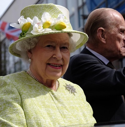 エリザベス女王、深夜の散歩に出たばかりに…（出典：https://www.instagram.com/theroyalfamily）