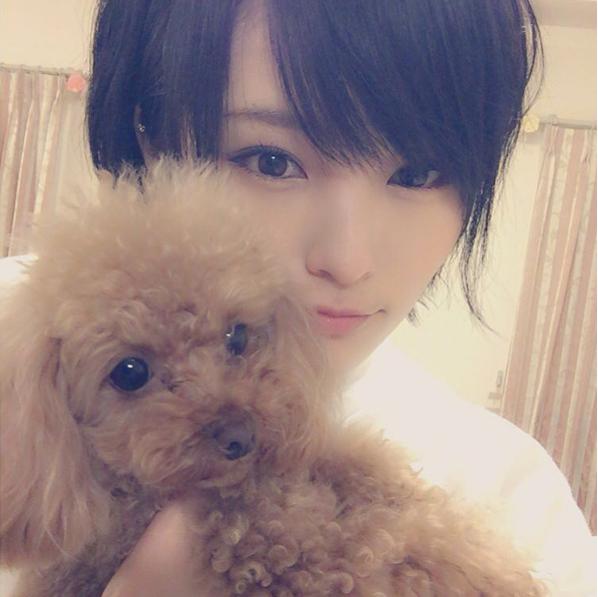 山本彩と愛犬・音遠（出典：https://www.instagram.com/sayaka__714）