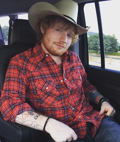 エド・シーラン、ゴルフクラブでジャスティンの顔を…（出典：https://www.instagram.com/teddysphotos）