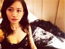 【エンタがビタミン♪】前田敦子「香港　あっつーい」セクシーなドレス姿でレッドカーペット歩く