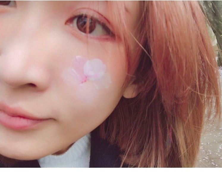 紗栄子、メイクも桜色で（出典：https://www.instagram.com/saekoofficial）