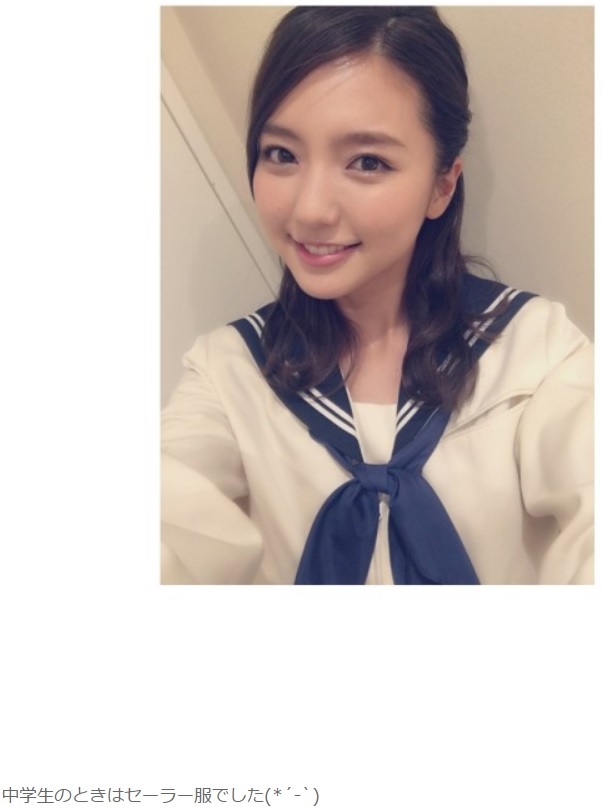 セーラー服を着た真野恵里菜（出典：http://lineblog.me/manoerina）