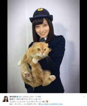 【エンタがビタミン♪】橋本環奈“動物マニア女子”な巡査っぷり　猫を抱く姿に「彼女が婦警さんで使っていい？」
