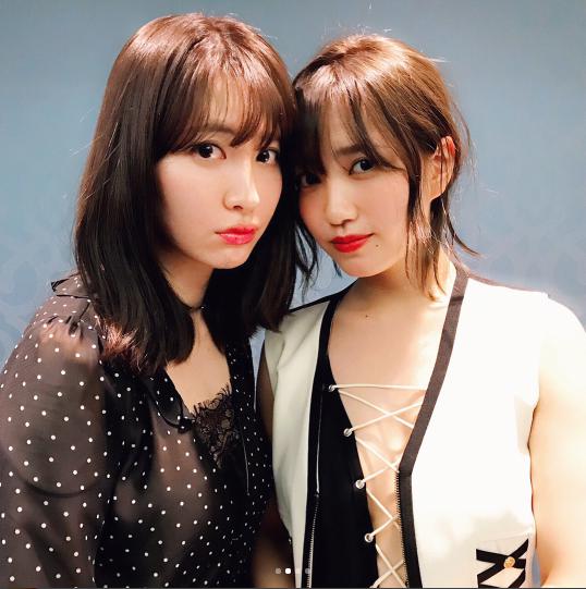 小嶋陽菜と加藤玲奈（画像は『Haruna Kojima 2017年6月14日付Instagram「sweet8月号の企画で、AKB48加藤玲奈ちゃんをプロデュースしました」』のスクリーンショット）