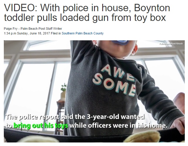 家宅捜査で3歳の息子がおもちゃ箱から拳銃を（画像は『Palm Beach Post　2017年6月18日付「VIDEO: With police in house, Boynton toddler pulls loaded gun from toy box」』のスクリーンショット）
