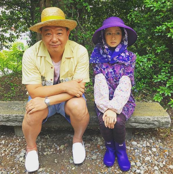 木下隆行と安達祐実（画像は『木下隆行　2017年7月28日付Instagram「安達祐実ちゃんってちっちゃいけど大きいよ。」』のスクリーンショット）