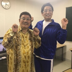 【エンタがビタミン♪】古坂大魔王、ピコ太郎に扮したビートたけしと感激のツーショット