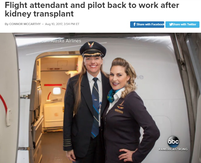 アラスカ航空からハートウォーミングな話題（画像は『ABC News　2017年8月10日付「Flight attendant and pilot back to work after kidney transplant」』のスクリーンショット）