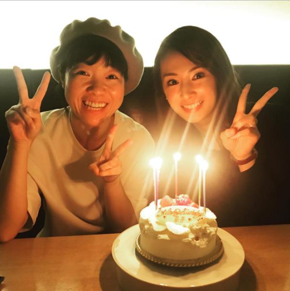 イモトアヤコと北川景子（画像は『イモトアヤコ　2017年9月1日付Instagram「HAPPY BIRTHDAY」』のスクリーンショット）