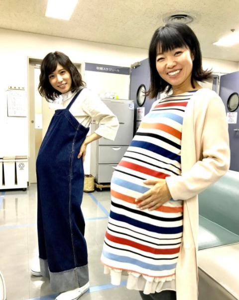 松岡茉優とイモトアヤコ（画像は『【公式】ウチの夫は仕事ができない　2017年9月16日付Instagram「サーヤもだけど…あかりのお腹もパンパン!!」』のスクリーンショット）