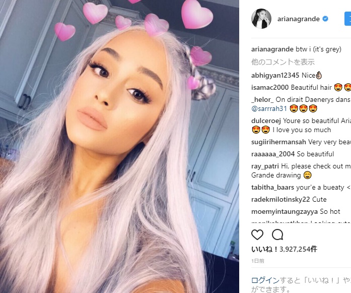アリアナ・グランデ髪を脱色（画像は『Ariana Grande　2017年10月7日付Instagram「btw i（it’s grey）」』のスクリーンショット）