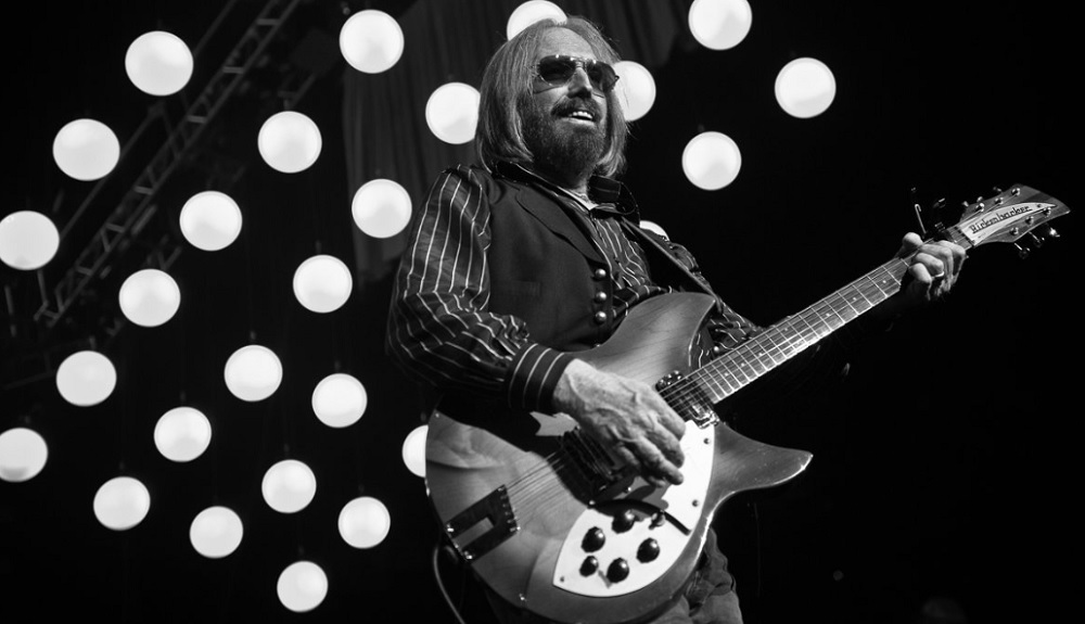 トム・ペティの容態は？（画像は『Tom Petty　2017年8月22日付Twitter「Vancouver, BC - August 17, 2017 - ＠RogersArena - For recap, set list, and photos head to http://www.tompetty.com/tour（＠LinerNoteJunkie）」』のスクリーンショット）