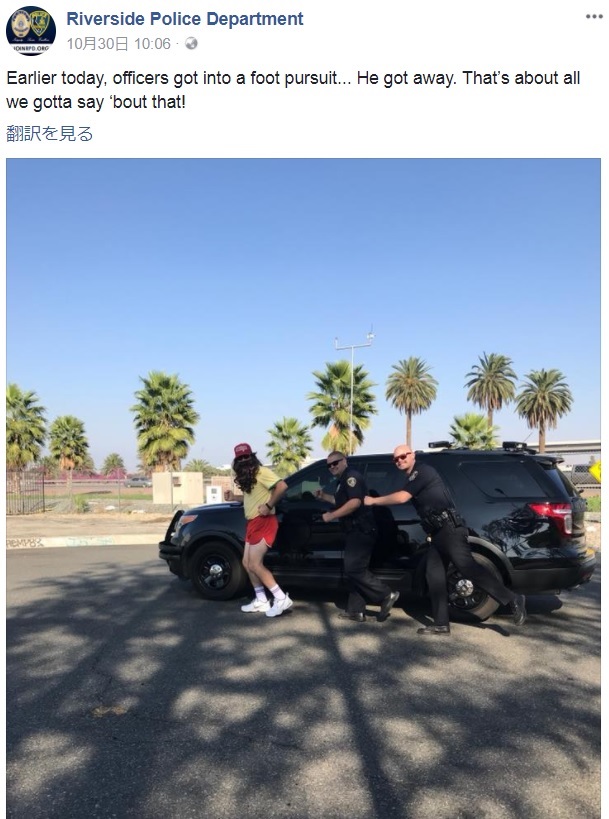 走れ、走るんだフォーレスト…!?（画像は『Riverside Police Department　2017年10月29日付Facebook「Earlier today, officers got into a foot pursuit... He got away.」』のスクリーンショット）