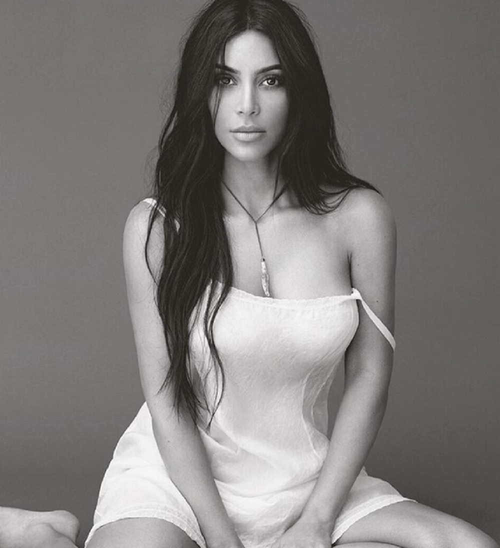 「代理母に頼む方が辛い」（画像は『Kim Kardashian West　2017年11月14日付Instagram「KKWFRAGRANCE.COM Launches November 15th」』のスクリーンショット）