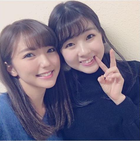 真野恵里菜と中西香菜（画像は『Erina Mano　2017年11月21日付Instagram「アンジュルムの中西香菜ちゃん」』のスクリーンショット）