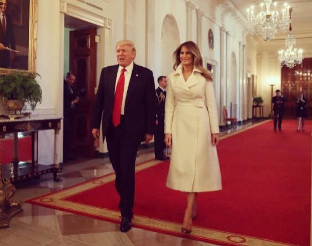 こんなにも綺麗な妻がいるのに…（画像は『First Lady Melania Trump　2017年3月29日付Facebook「POTUS ＆ I were thrilled to stop by the Women's Empowerment Panel held at the ＠WhiteHouse today！」』のスクリーンショット）