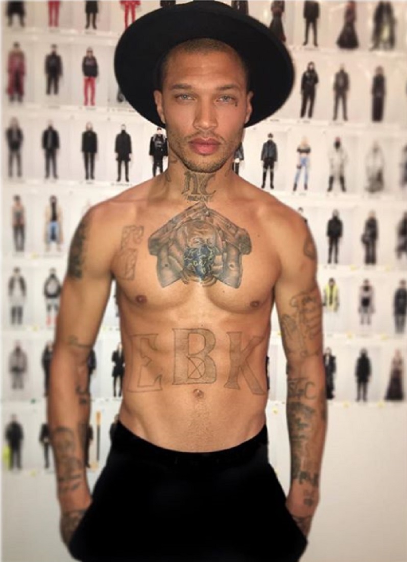 ジェレミーに「人のことを批判できる立場か！」と妻が怒り（画像は『JEREMY MEEKS　2017年7月20日付Instagram「I will be hanging out with @topman this Friday at The Grove store in LA from 6:30-9pm Come down and shop with me!!」』のスクリーンショット）