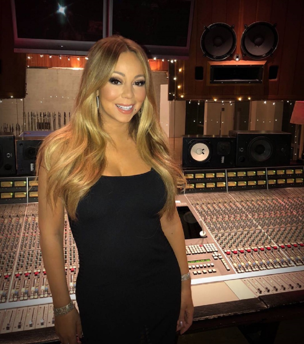 マライア、減量で顔も変わった？（画像は『Mariah Carey　2017年12月1日付Instagram「Feeling better and back at work!」』のスクリーンショット）