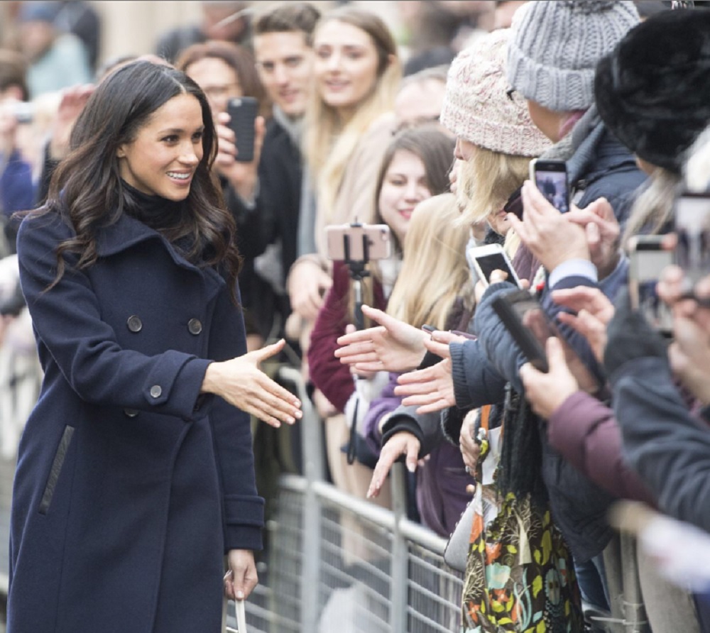 メーガン・マークルを『ハリポタ』原作者が擁護（画像は『Kensington Palace　2017年12月2日付Instagram「Prince Harry and Ms. Meghan Markle arrive in Nottingham for their first official visit together since announcing their engagement.」』のスクリーンショット）