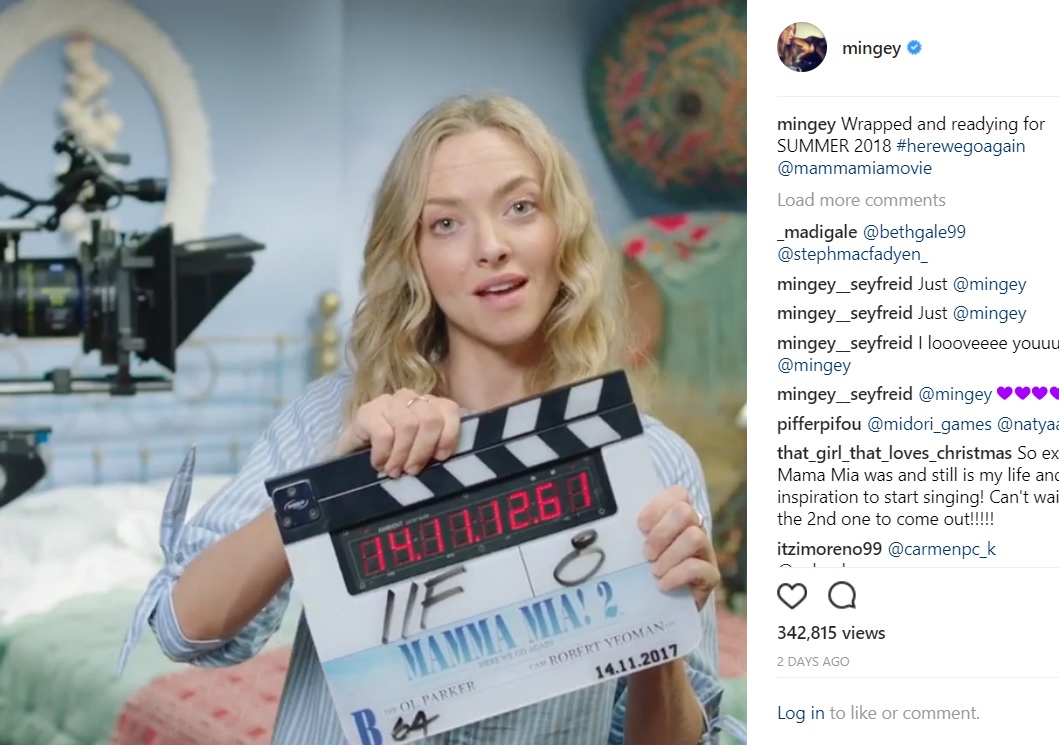 「最高の仕上がり。すごく楽しい映画よ！」（画像は『Amanda Seyfried　2017年12月21日付Instagram「Wrapped and readying for SUMMER 2018 ＃herewegoagain ＠mammamiamovie」』のスクリーンショット）